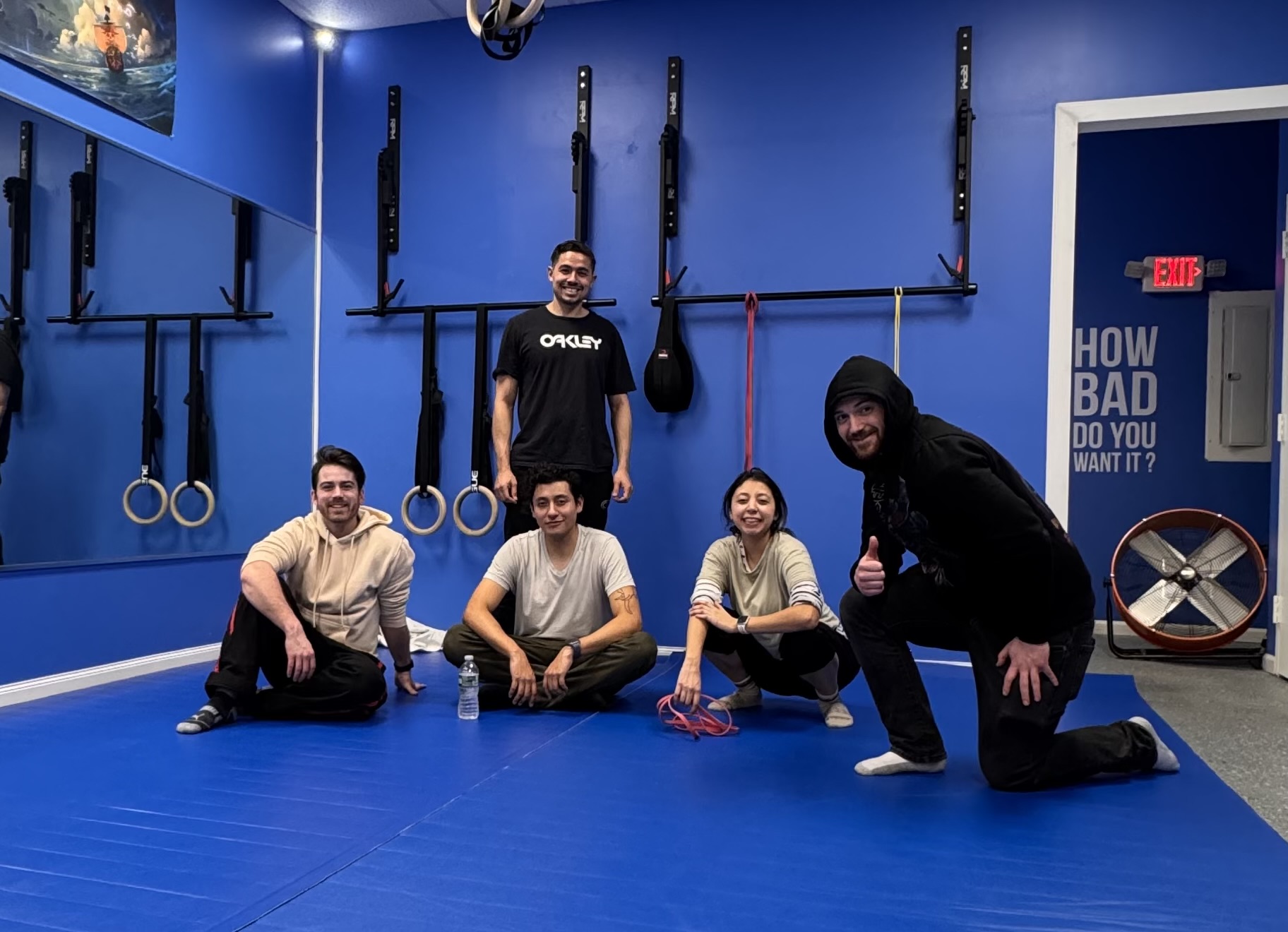 Move Academia family on the mat